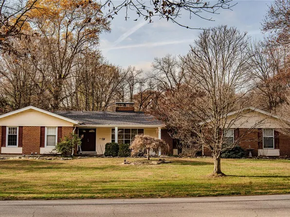 168 Duke Dr, Florissant, MO 63034