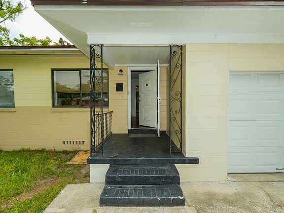 2nd image of 5829 Cherry Laurel Dr