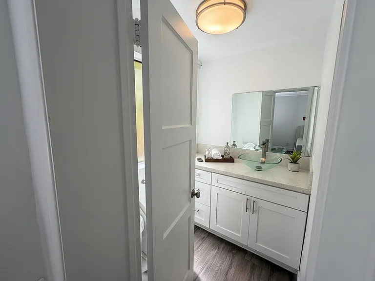 Must-see Updated Vintage-Style Studio at 1245 N Laurel Ave, West Hollywood, CA 90046 — Photo 6