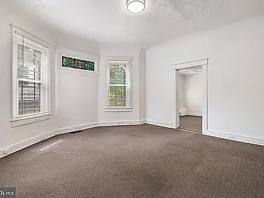 2218 Roslyn Ave #2 — Photo 2