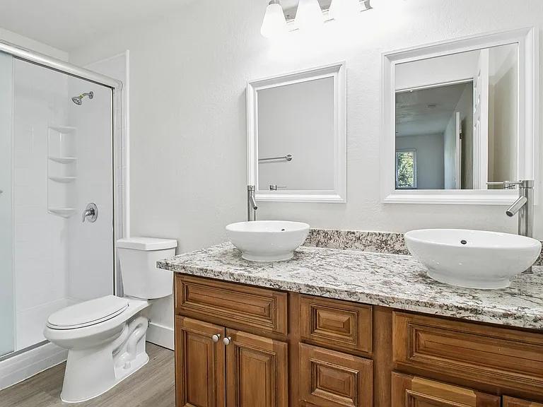 Penthouse-Bathroom 2