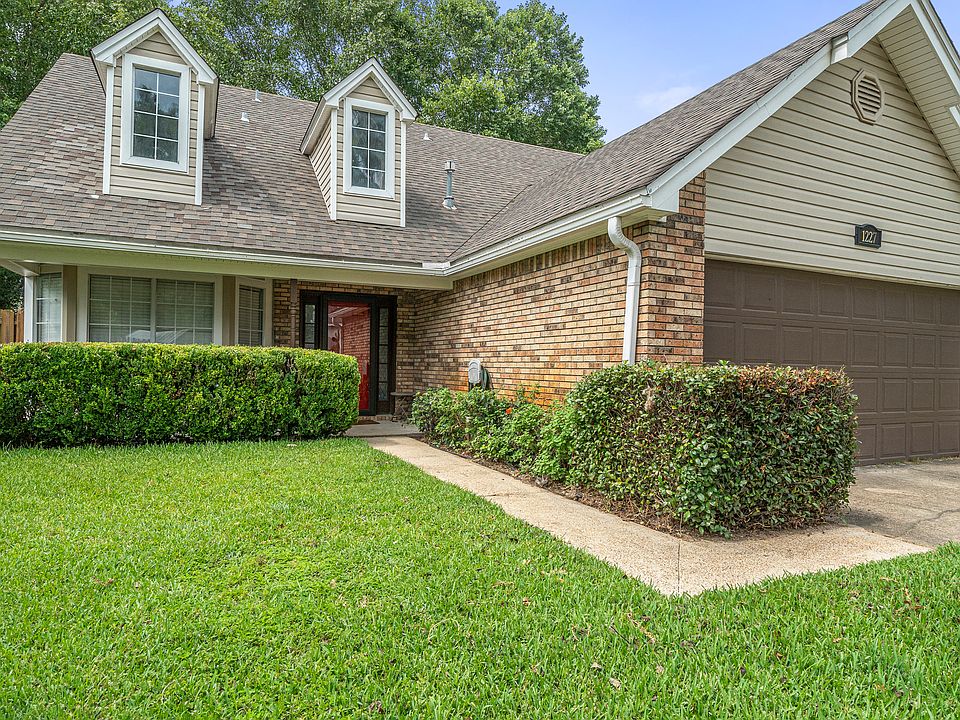 1st image of 1227 Charleston Cir
