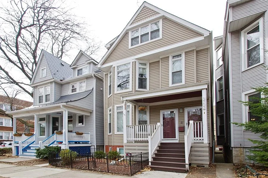 Building Photo - 3702 N Hermitage Ave #2