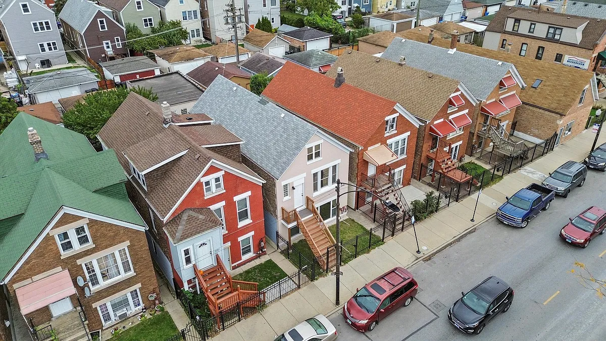 Building Photo - 2721 S Pulaski Rd #1