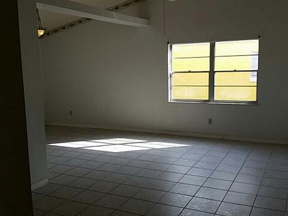 3rd image of 654 La Salle Dr
