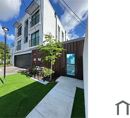2782 NW 46th St