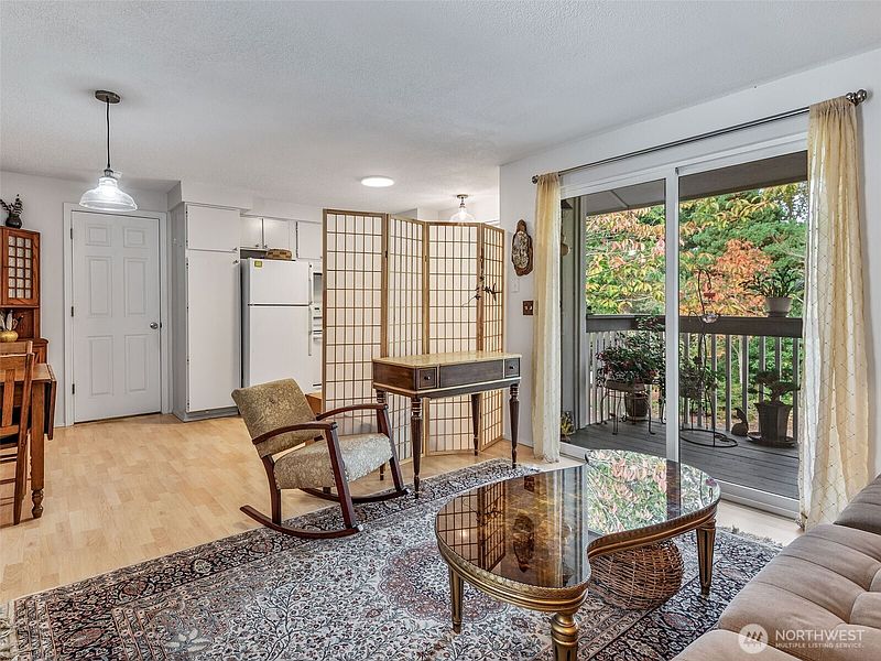 5th image of 1930 Lawrence Street #39