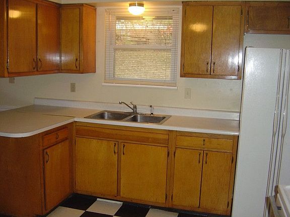 4th image of 1508 Continental Dr