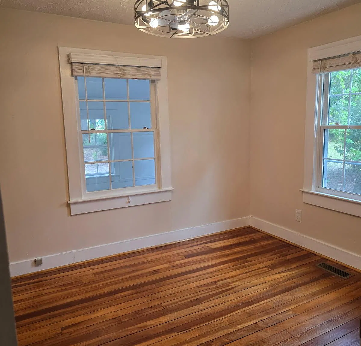 2 bed, 1001 sqft, $1,300 — Photo 4