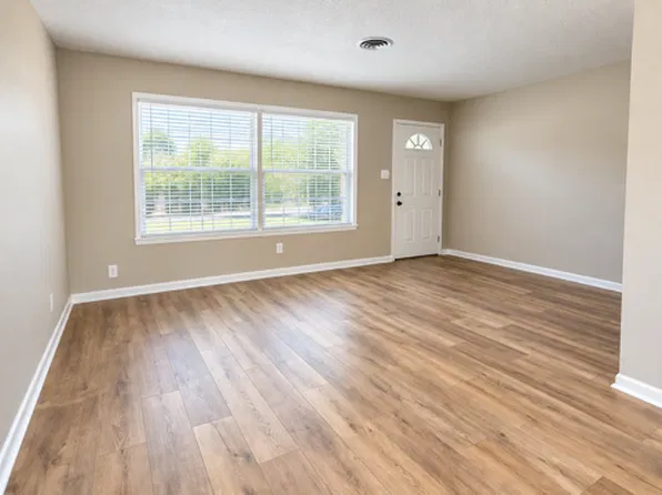 231 Rolling Green Dr, San Antonio, TX 78228