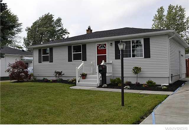 1st image of 90 Della Dr