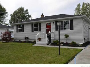 90 Della Dr, Lackawanna, NY 14218