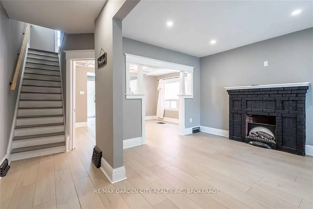 3 bed, $2,400 — Photo 4