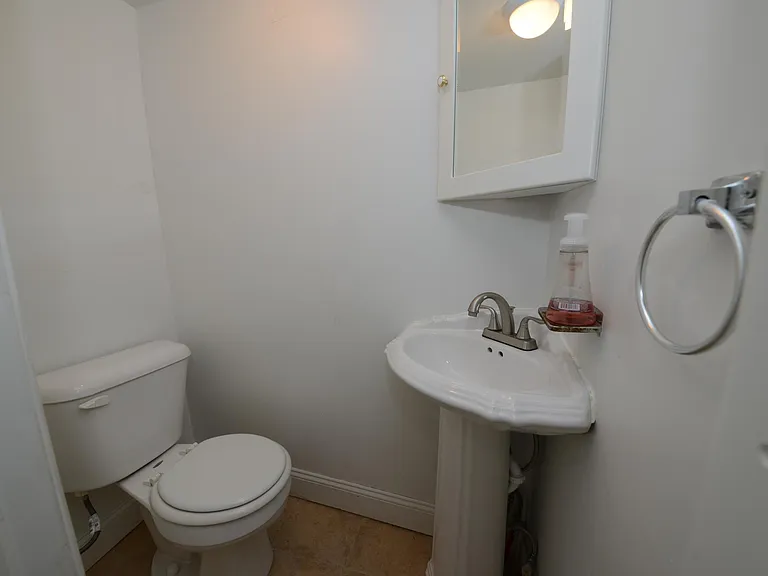128 S Bonsall St — Photo 8