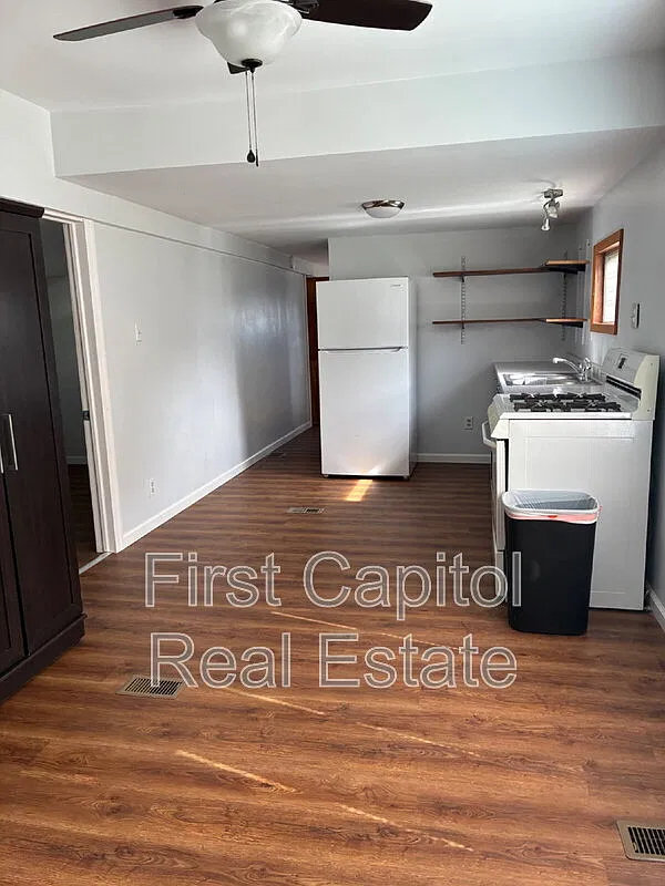 2 bed, 1.0 bath, 800 sqft, $1,295 — Photo 4