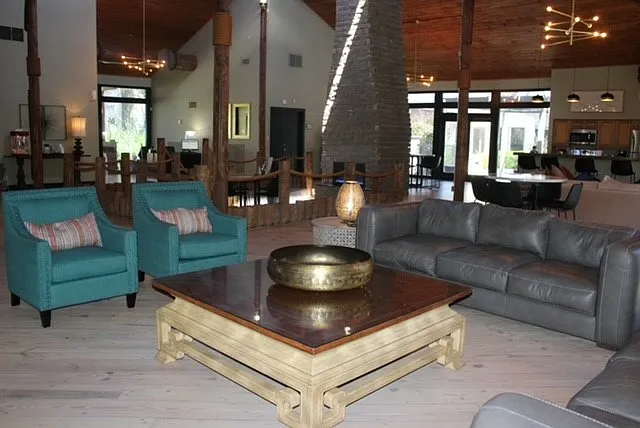Yacht Club — Photo 9