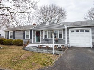 27 Primrose Dr, Riverside, RI 02915