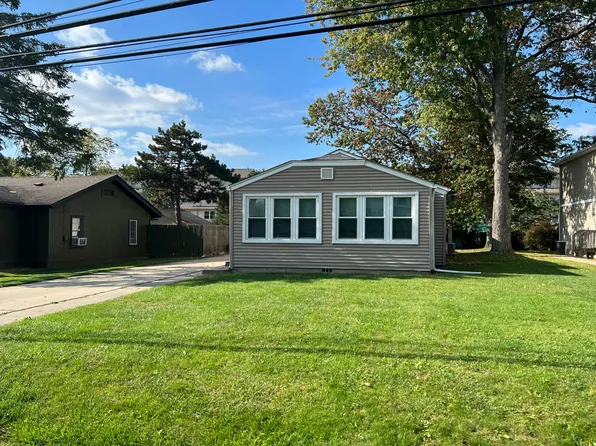 129 Leon Rd, Walled Lake, MI 48390