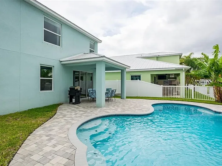 425 Bahama Grande Blvd — Photo 28