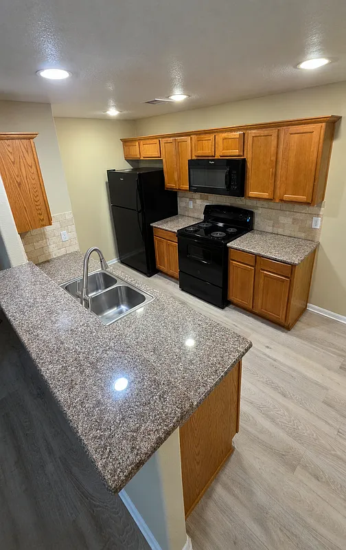 2 bed, 2.0 bath, 1000 sqft, $1,300 — Photo 3
