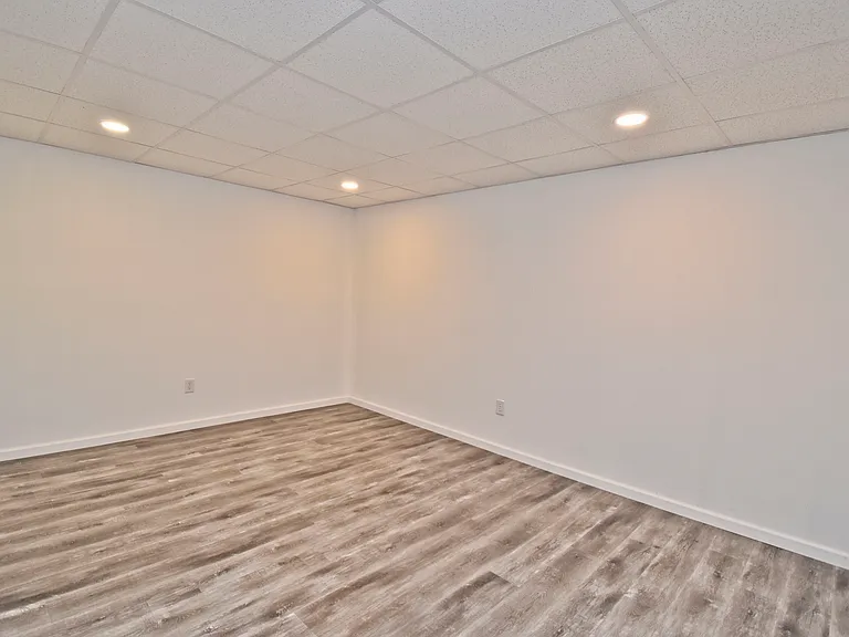 557 Marco Way — Photo 45