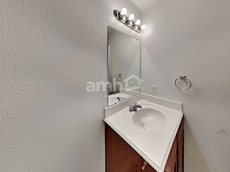 742 Mission Ln — Photo 16