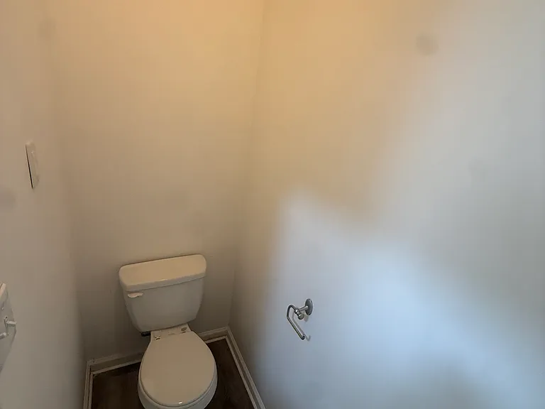 705 Waveland Ave — Photo 13
