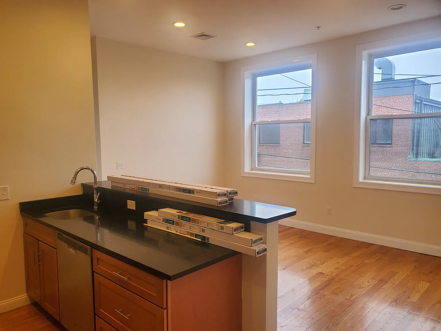 3 bed, 550 sqft, $3,200 — Photo 3
