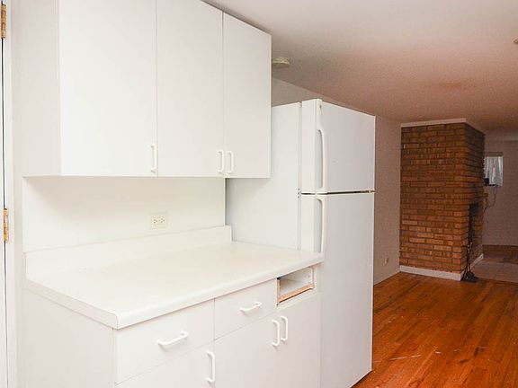 4th image of 739 W Briar Pl #G