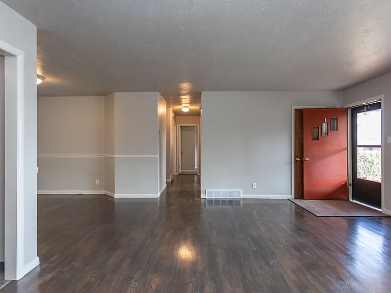 614 Ramona Ave — Photo 3