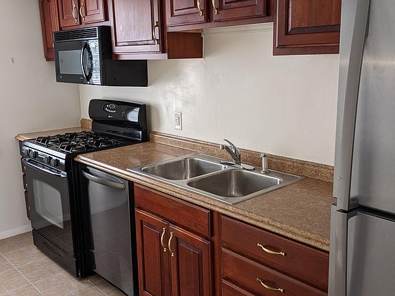 2nd image of 56 Zeller St
