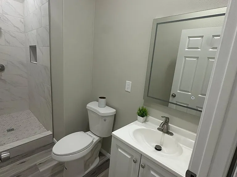 1710 Golden Way #B — Photo 27