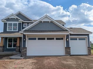 7975 41st St N, Oakdale, MN 55128