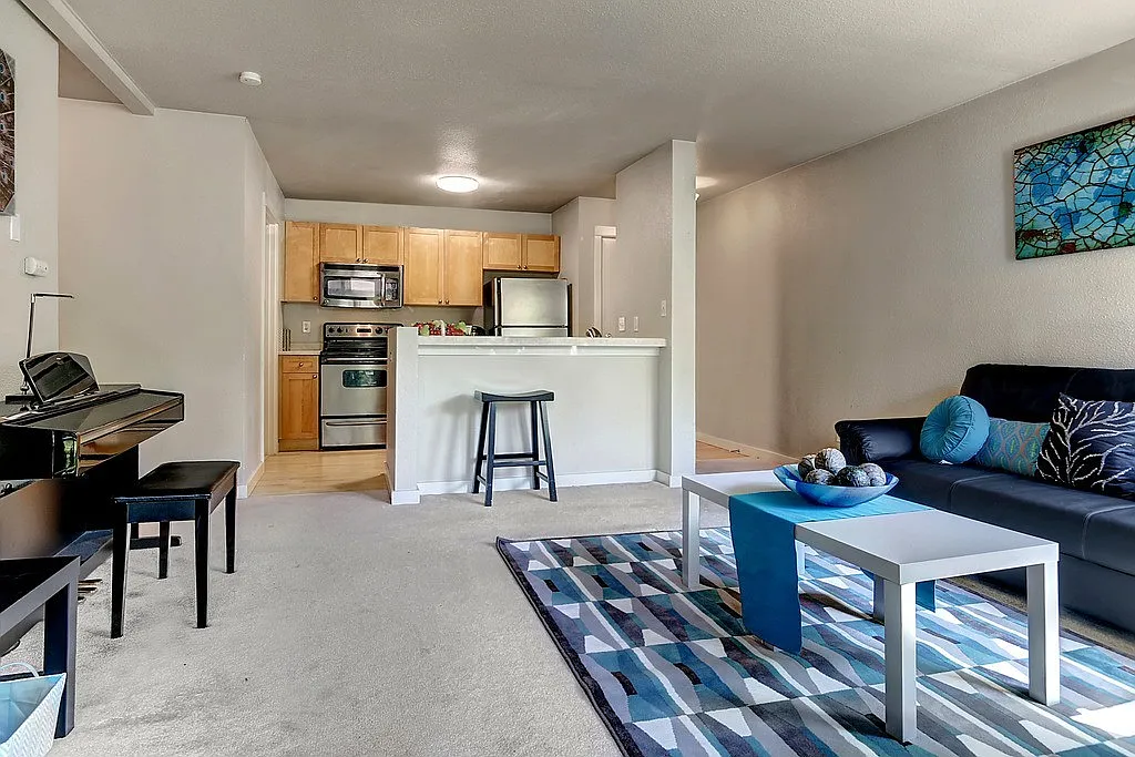 9805 Avondale Rd NE - SAM — Photo 4