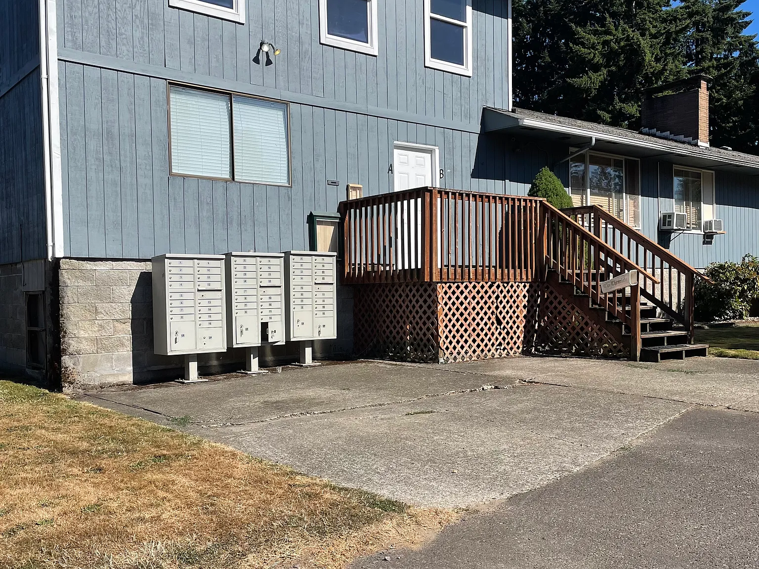 3 bed, 1000 sqft, $1,925 — Photo 1