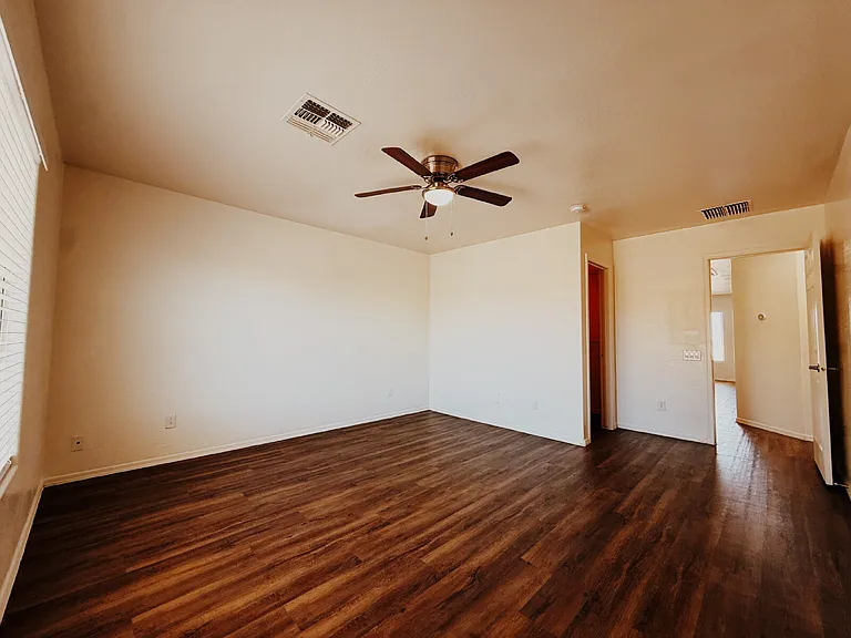 906 S 118th Ln — Photo 25