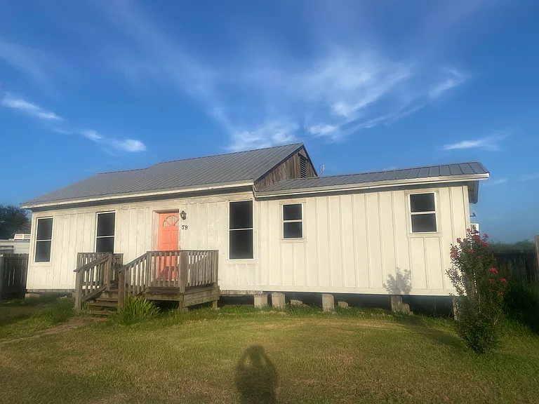 79 Sandra Ln — Photo 1