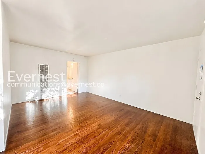1261 E 1st St #5 — Photo 8