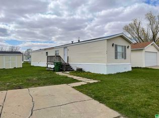 26 Riverview Dr, Le Mars, IA 51031