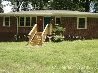 101 E Park Cir, Dickson, TN 37055