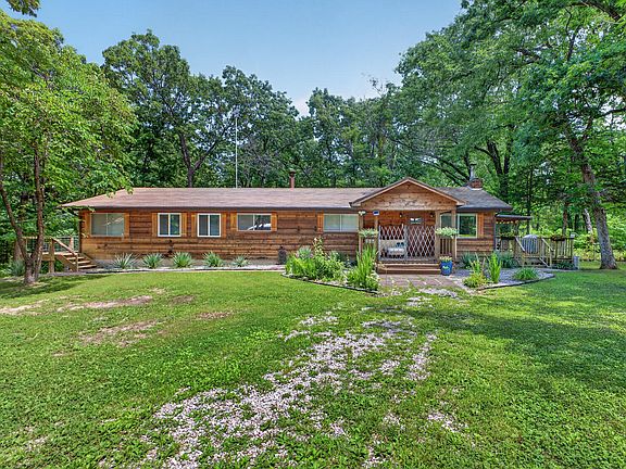 2nd image of 411 Moon Valley Road