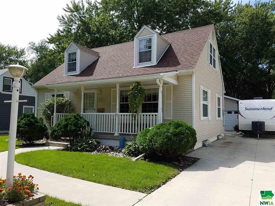1st image of 818 Greenwood Dr