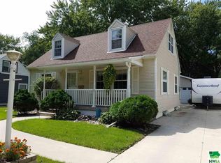 818 Greenwood Dr, Storm Lake, IA 50588