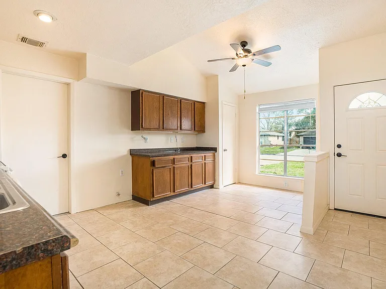 5904 Misty Meadow St — Photo 5