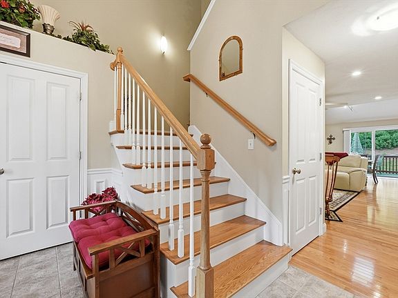 5th image of 2 Ashton Ln Unit 2