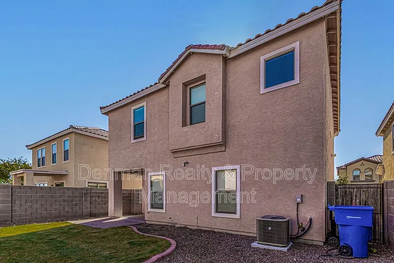 3 bed, 2.5 bath, 1834 sqft, $1,825 — Photo 4