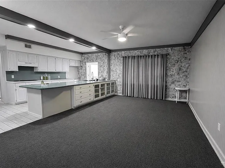 1403 N Shary Rd — Photo 3