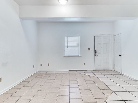4th image of 815 Martin Luther King Jr Dr APT 11