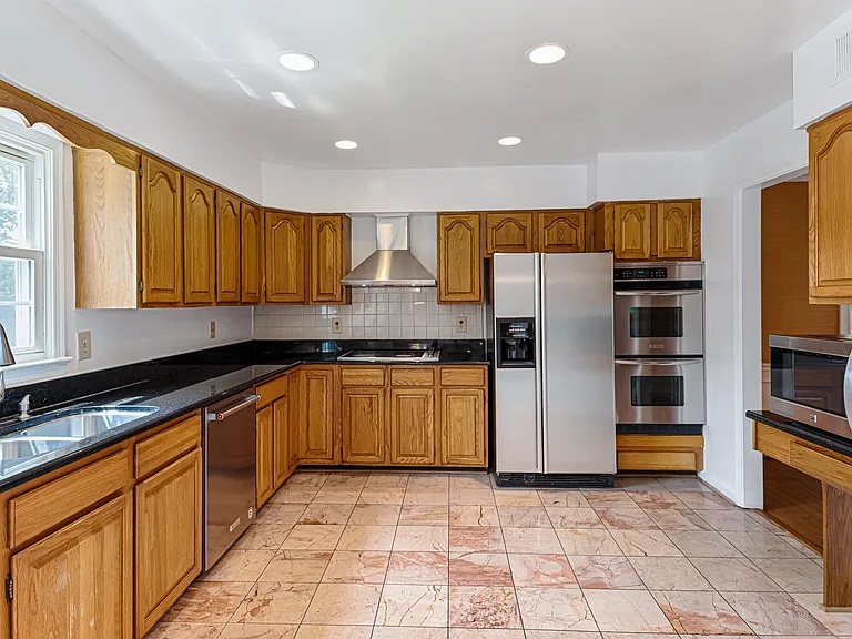7416 Royal Dominion Dr — Photo 26