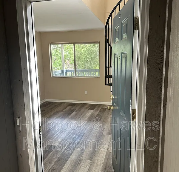 4531 Boardwalk Dr W #W-W-9 — Photo 1
